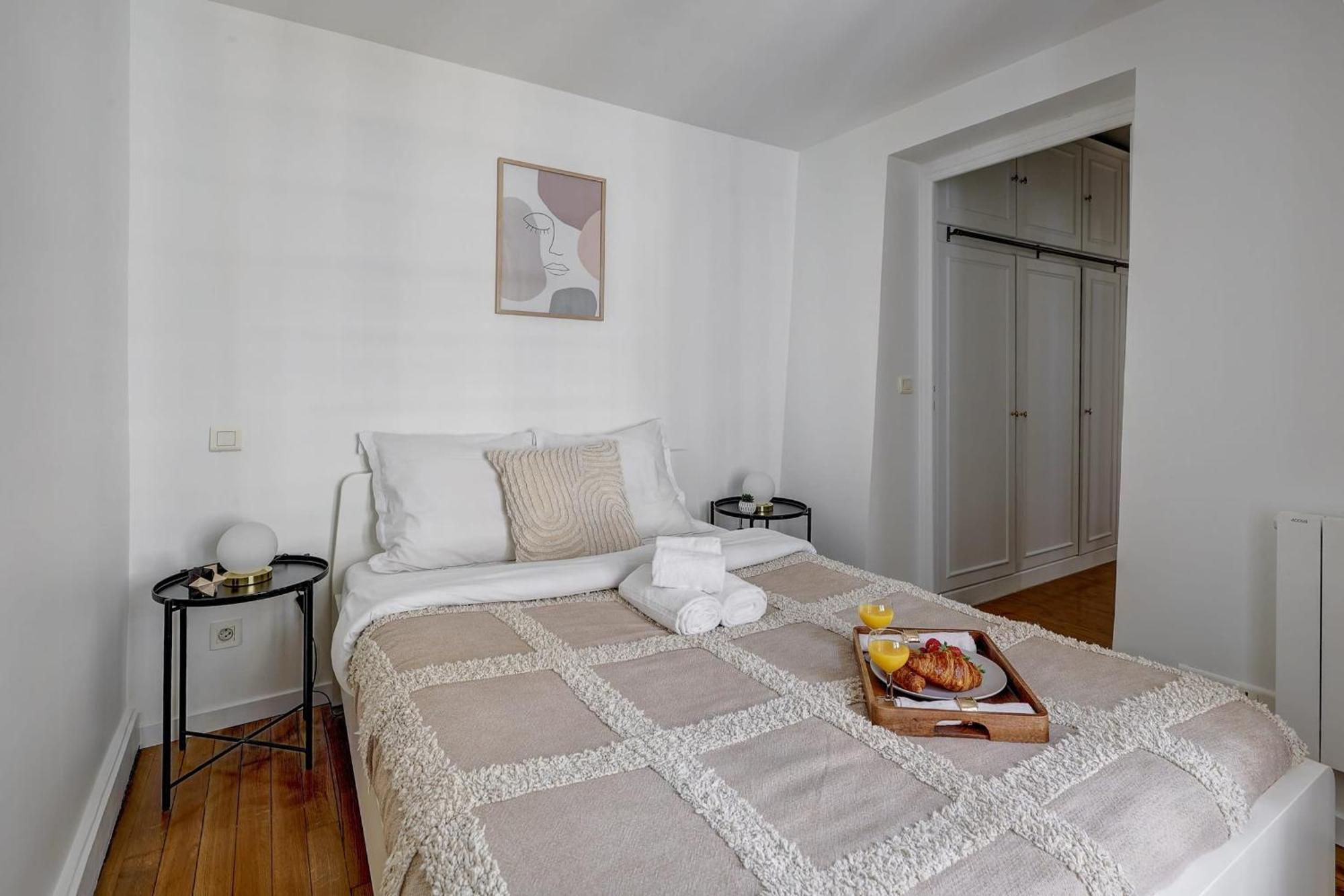 Champs-Elysees - 2Br With Balcony - Cityapartmentstay Paris Exteriör bild