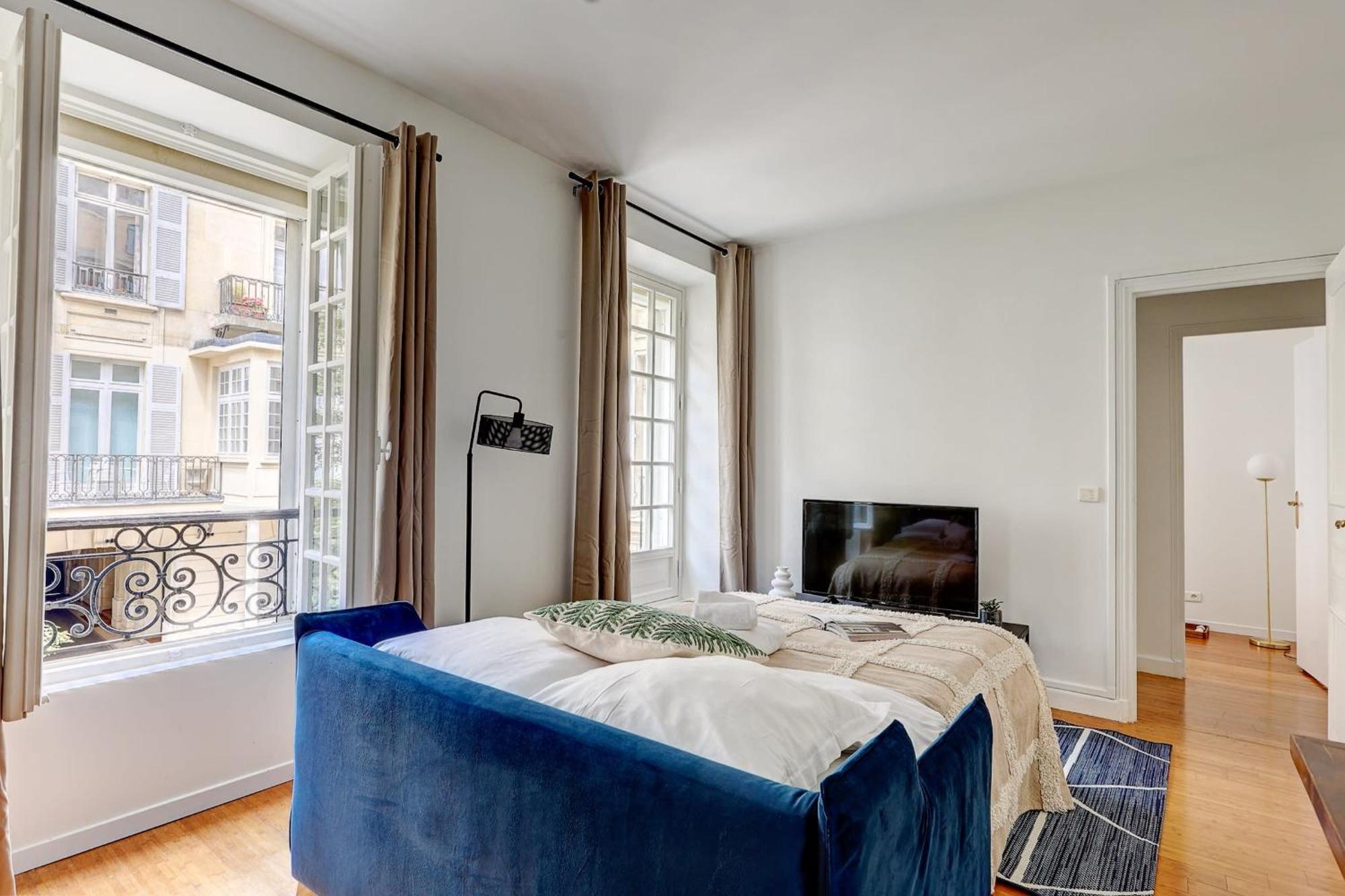 Champs-Elysees - 2Br With Balcony - Cityapartmentstay Paris Exteriör bild