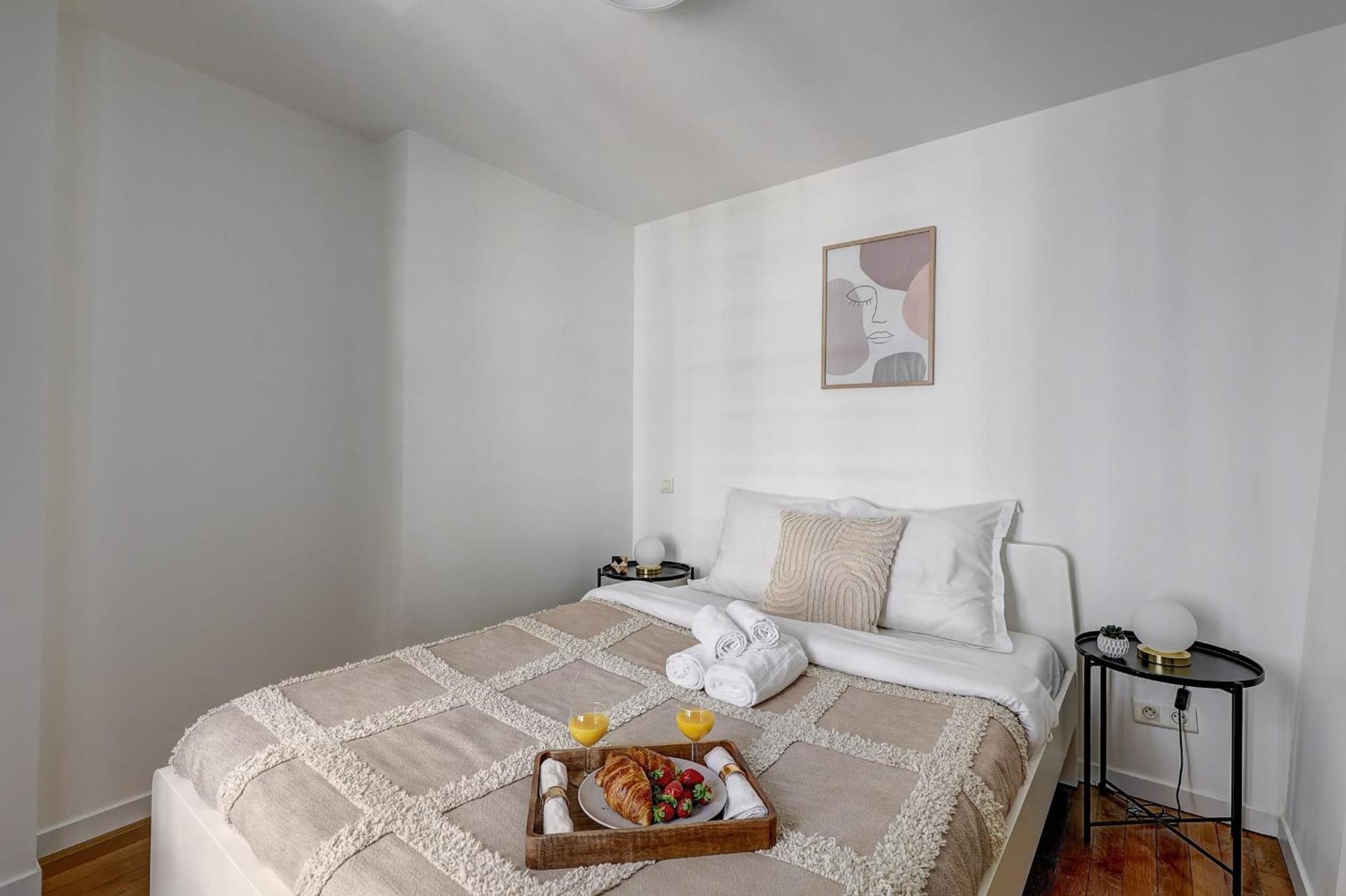 Champs-Elysees - 2Br With Balcony - Cityapartmentstay Paris Exteriör bild