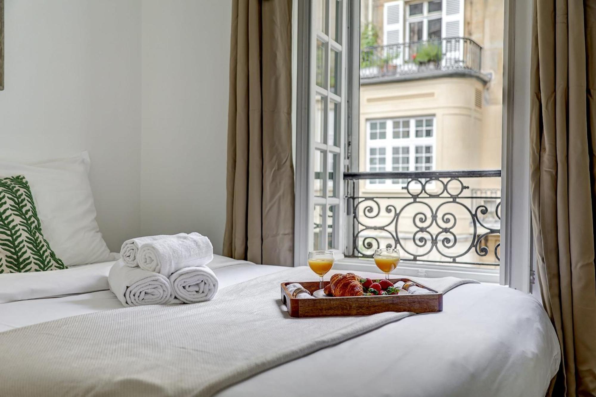 Champs-Elysees - 2Br With Balcony - Cityapartmentstay Paris Exteriör bild
