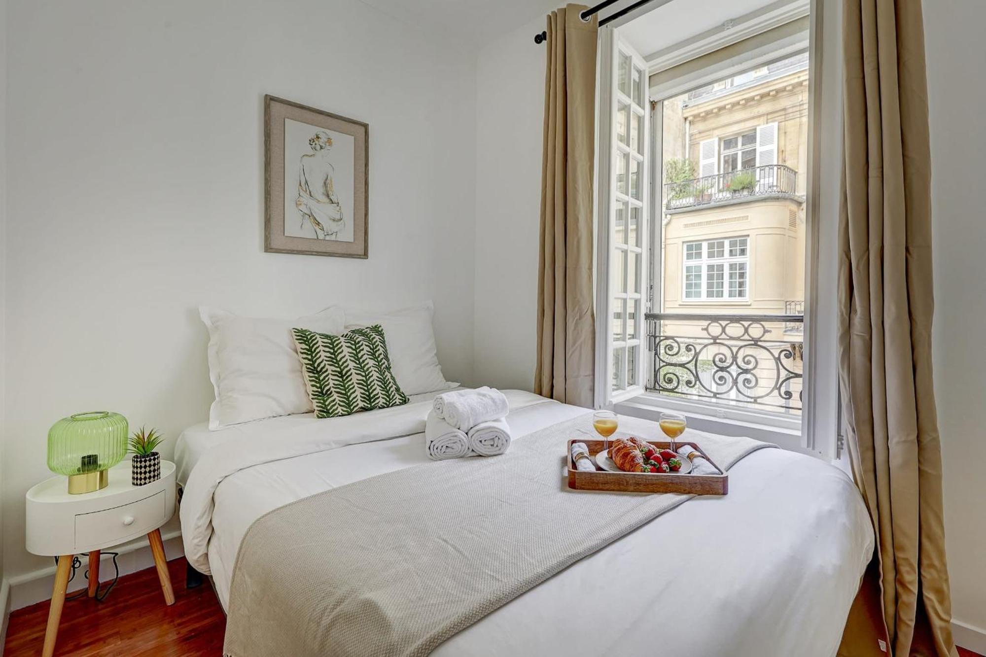 Champs-Elysees - 2Br With Balcony - Cityapartmentstay Paris Exteriör bild